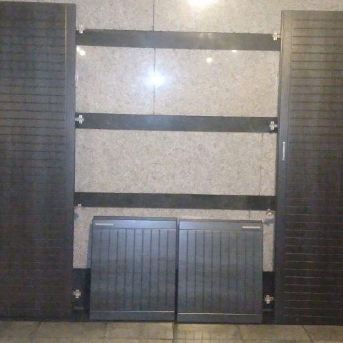 درب کمد دیواری در حد نو سالم ب شرط