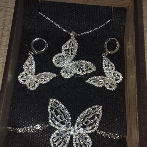 سرویس گردنبند پروانه