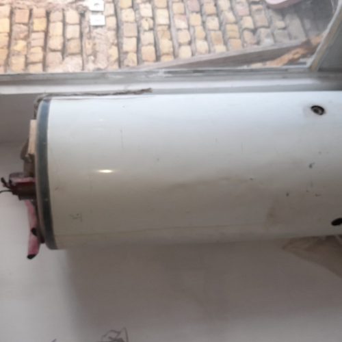 آبگرمکن و پنجره