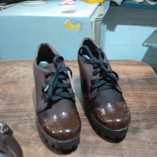 یک جفت کفش  زنانه