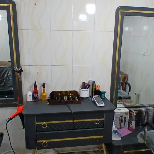 آینه و کمد