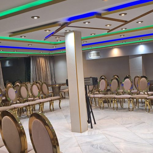 تالار رستوران جوان