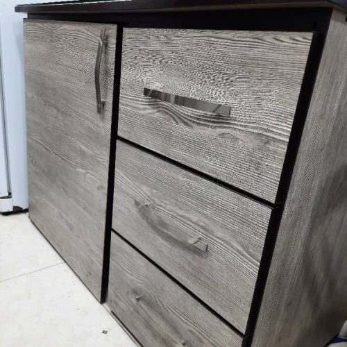 2 عدد میز کار و تحریر در حد نو