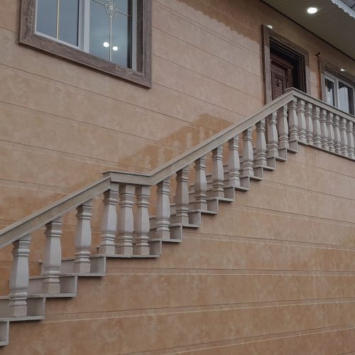 ویلانوسازحیاط دارتراس دار