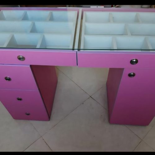 میز ناخن و لاک