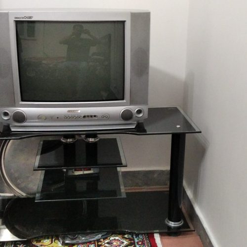 باسلام میز تلویزیون و تلویزیون