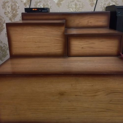 مبل راحتی 8 نفره و دسته چوبی