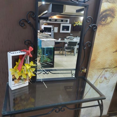 صندلی و دکور و آینه