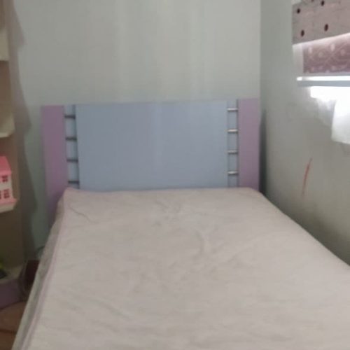 میز کمد دار و کتابخانه، صندلی، تخت، تشک،پرده