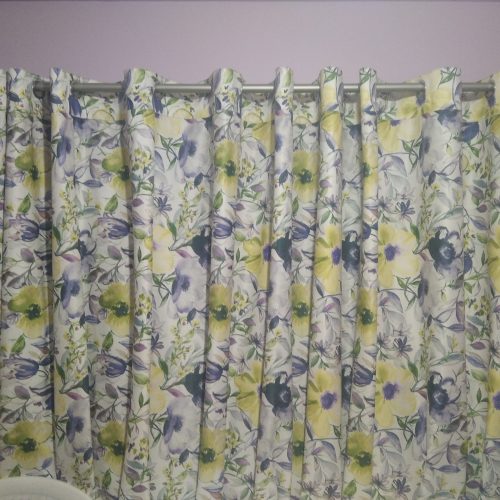 پرده ها کاملا نو هستند و جنس اعلا