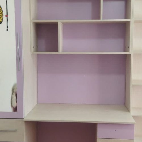 میز کمد دار و کتابخانه، صندلی، تخت، تشک،پرده