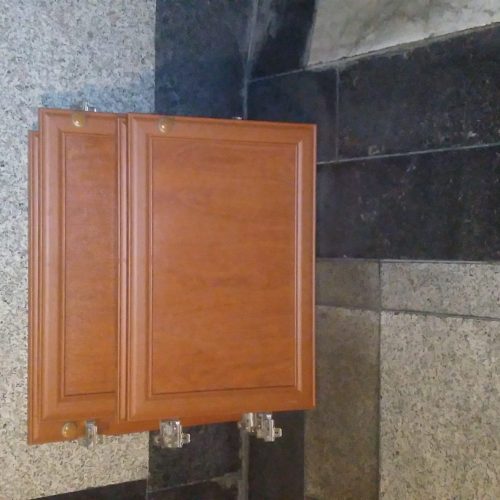 درب کمد دیواری در حد نو سالم ب شرط