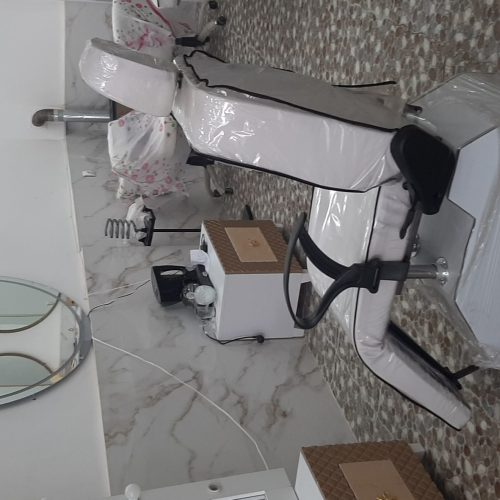 تمام وسایل آرایشگاه زنانه تازه خریداری شده