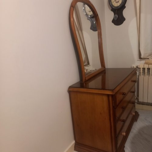 تخت و دراور