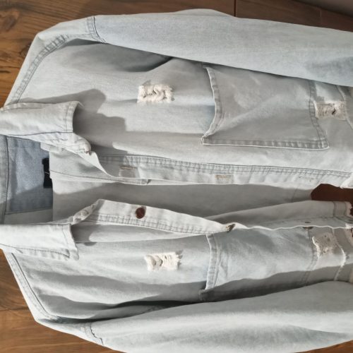 کت و کارگو هستش سالم هست هیچ زدگی و پارگی نداره