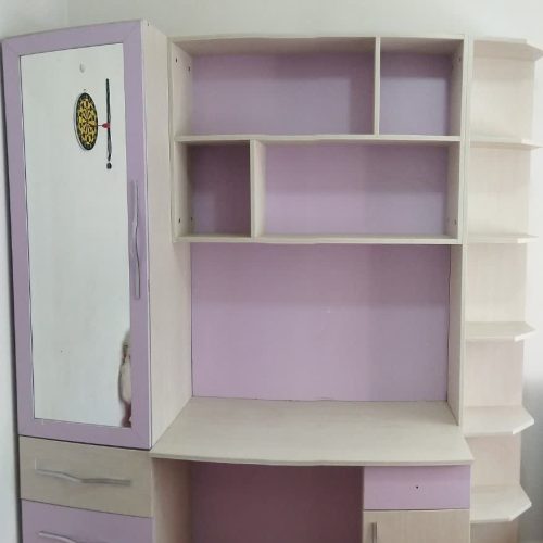 میز کمد دار و کتابخانه، صندلی، تخت، تشک،پرده