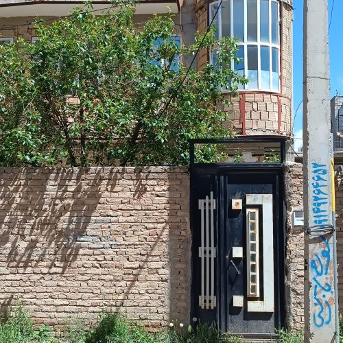 یک واحد منزل مسکونی به رهن و اجاره داداه میشود