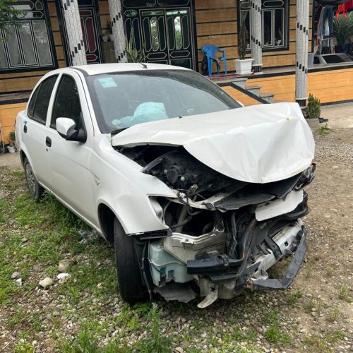 ماشین از جلو تصادف داشته.  ماشین در شمال می باشد