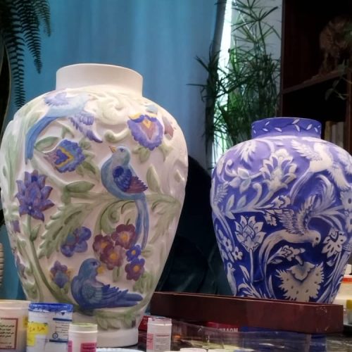 کار در کارگاه سرامیک