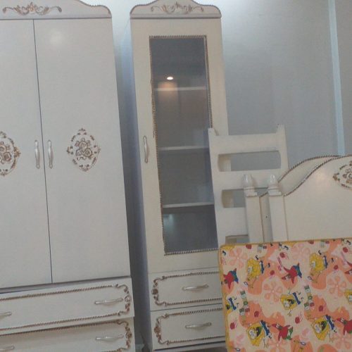 سلام سرویس خواب (تخت خواب،آینه،دراور،پاتختی) که چوب میباشدوسرویس خواب کودک(تخت خواب،کمد ویترین،تشک)ویترین  کاملا چوب به فروش میرسد