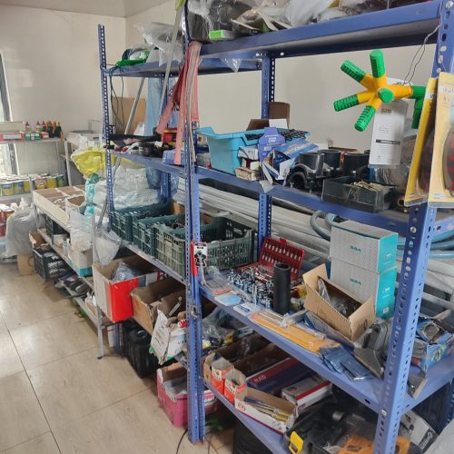 فروش تمام اجناس ابزارآلات و لوله اتصالات و لوازم برق و رنگ