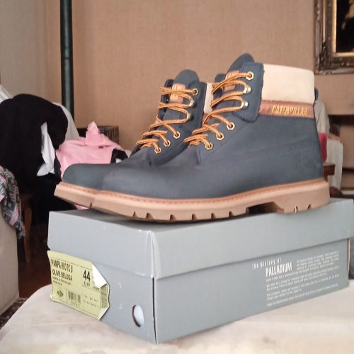 بوت کاترپیلار  Caterpillar