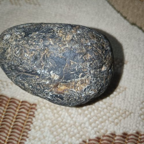 سنگ آتشفشانی با ذرات نقره و طلا