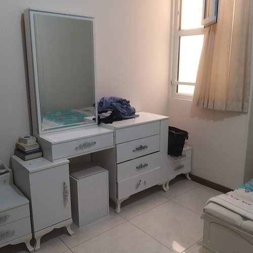 سرویس تخت کامل و مبل 8نفره با 3عدد میز چوب روسی