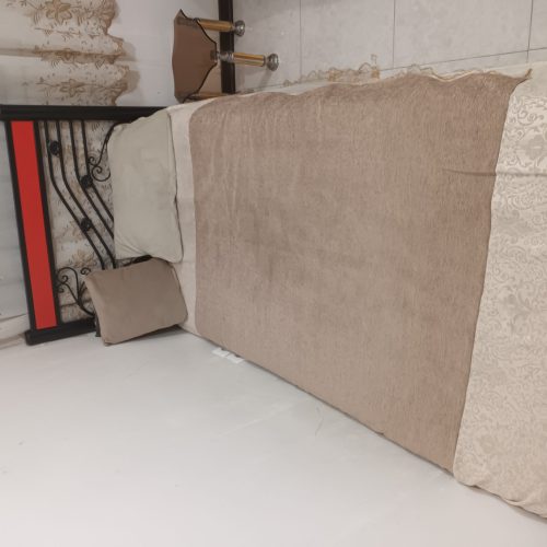 دو عدد تخت یک نفره همراه با تشک