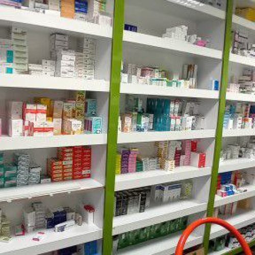 قفسه شیک برای داروخانه