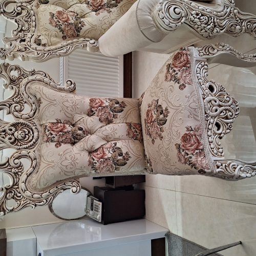 یک دست مبل سلطنتی