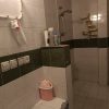 آپارتمان همکف جنوبی ثمانه , فرامرز عباسی