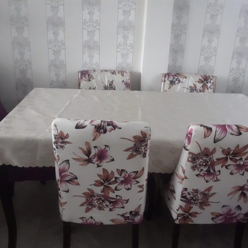 1 دست مبل 5 نفره و یک میز 6 نفره به همراه صندلی