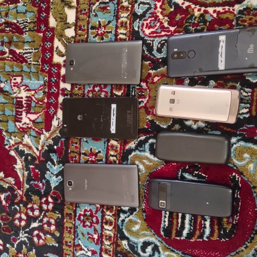 8عدد گوشی نیاز ب تعمیر