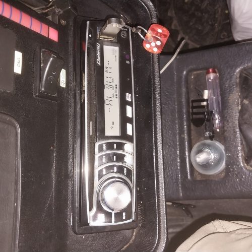 یک دستگاه ضبط صوت ماشین