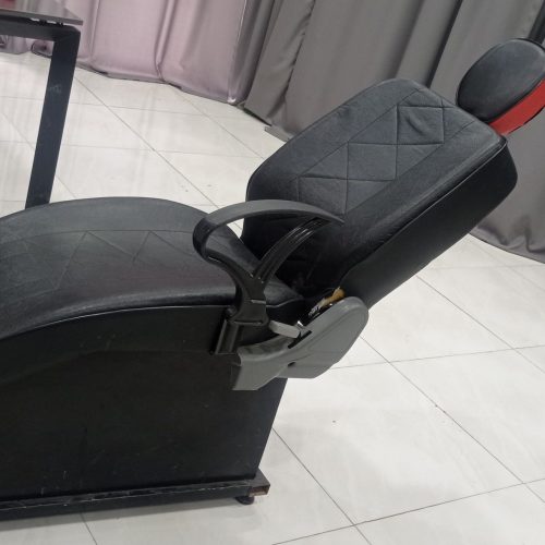 فروش دوعدد صندلی اصلاح و یک عدد سرشور سالنی