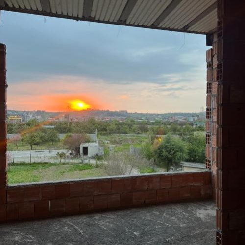 ملک نیمه کاره