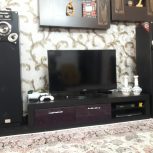 میزtvچوبی (MDF)دارای دو طبقه و دو باکس ،رنگ مشکی و درهای بادمجانی