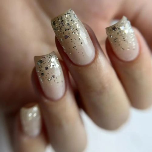 ناخن کار حرفه ای