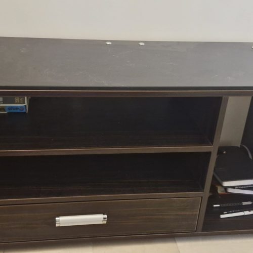 میزتلویزیون تمیز و در حد نو