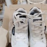 کتونی سایز 39 نو  یکبار پوشیده شده بعلت کوچک بودن سایز