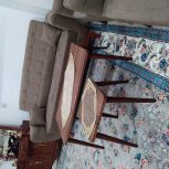 مبل هفت نفره فقط دونفرش یه پارگی داره  کنسل هم سه جاش رنگ پردگی داره کوچیک