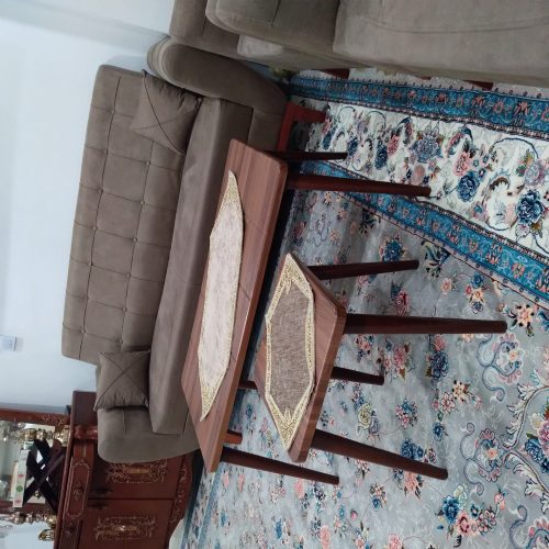 مبل هفت نفره فقط دونفرش یه پارگی داره  کنسل هم سه جاش رنگ پردگی داره کوچیک