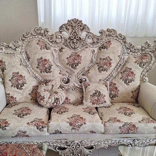 یک دست مبل سلطنتی