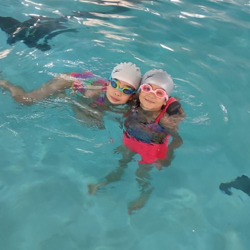 آموزش شنای بانوان و کودکان در تمام رده سنی