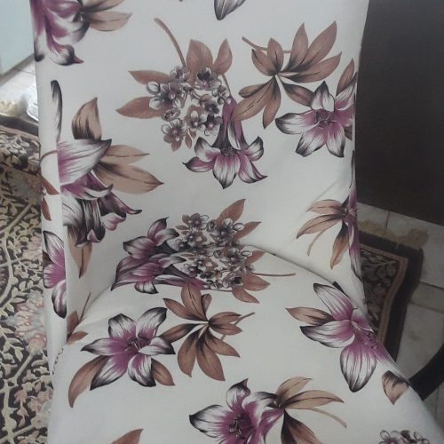 1 دست مبل 5 نفره و یک میز 6 نفره به همراه صندلی