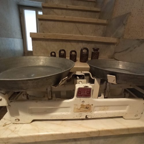 ترازوی سنگی قدیمی