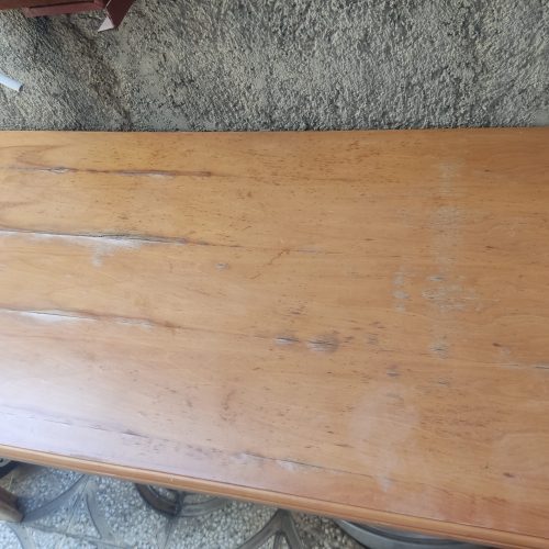 تلویزیون و میز ناهار خوری