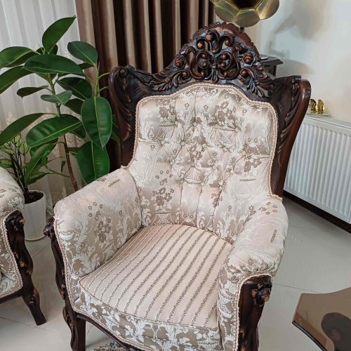 مبل 9 نفره چوب اصل، همراه نهارخوری هشت نفره، میز تلویزیون، چهار عدد صندلی اپن