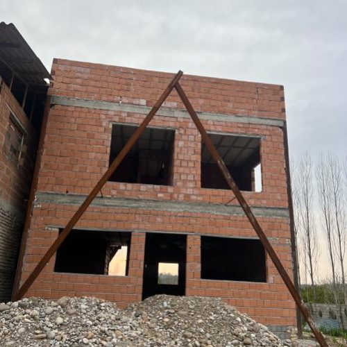 ملک نیمه کاره